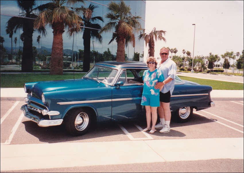 Willie n Carol W 54 Ford Sun Liner.jpg